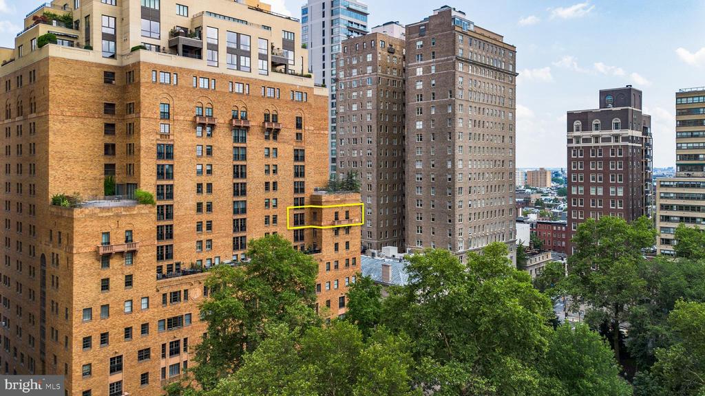 219 S 18TH STREET Unit: 910