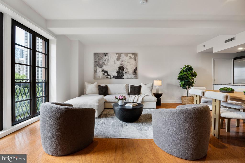 219 S 18TH STREET Unit: 910
