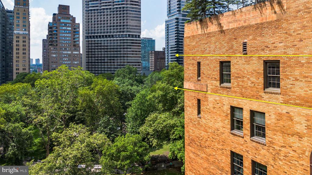 219 S 18TH STREET Unit: 910
