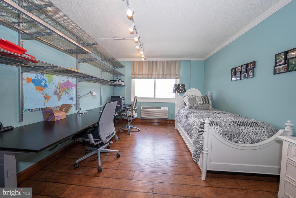 1901 JOHN F KENNEDY BOULEVARD Unit: 2404