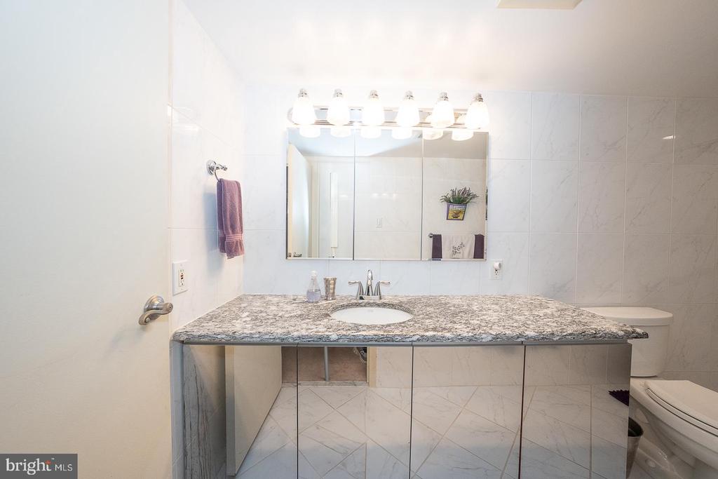 1901 JOHN F KENNEDY BOULEVARD Unit: 2404