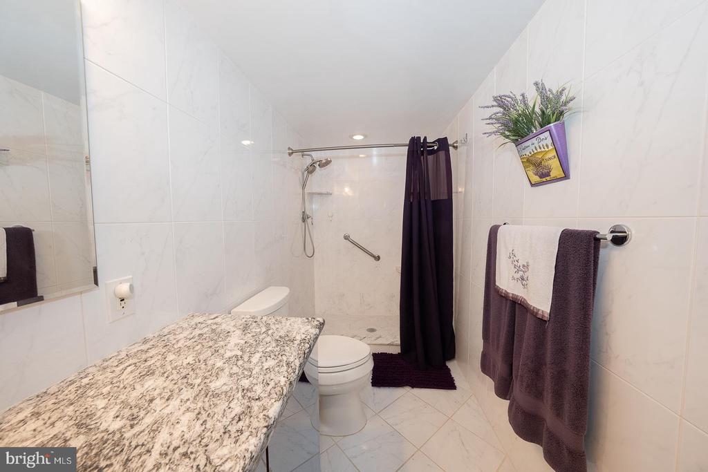 1901 JOHN F KENNEDY BOULEVARD Unit: 2404