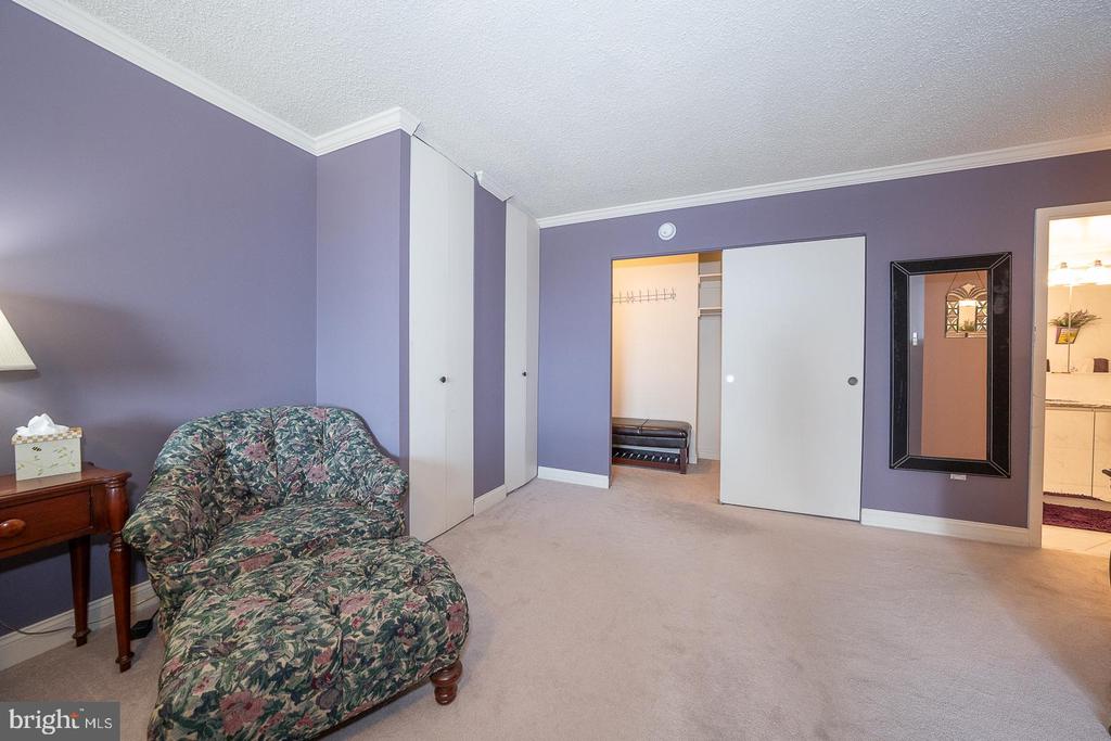 1901 JOHN F KENNEDY BOULEVARD Unit: 2404