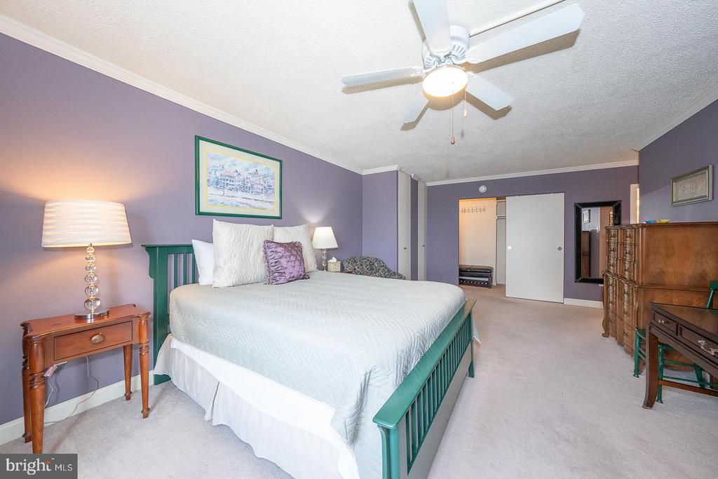 1901 JOHN F KENNEDY BOULEVARD Unit: 2404