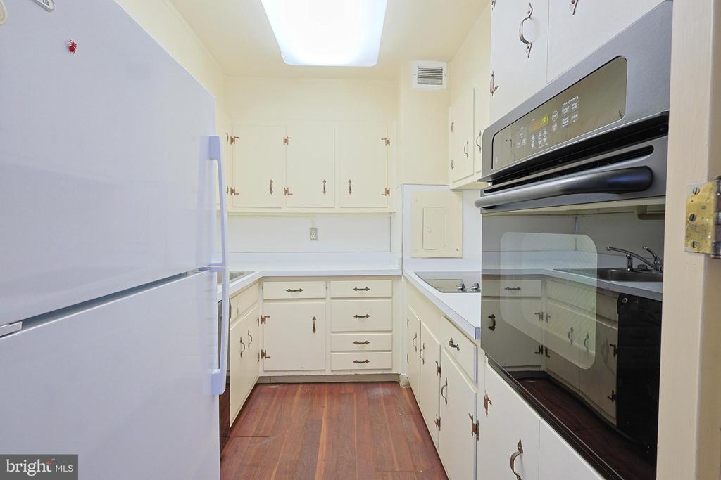 1900 JOHN F KENNEDY BOULEVARD Unit: 719