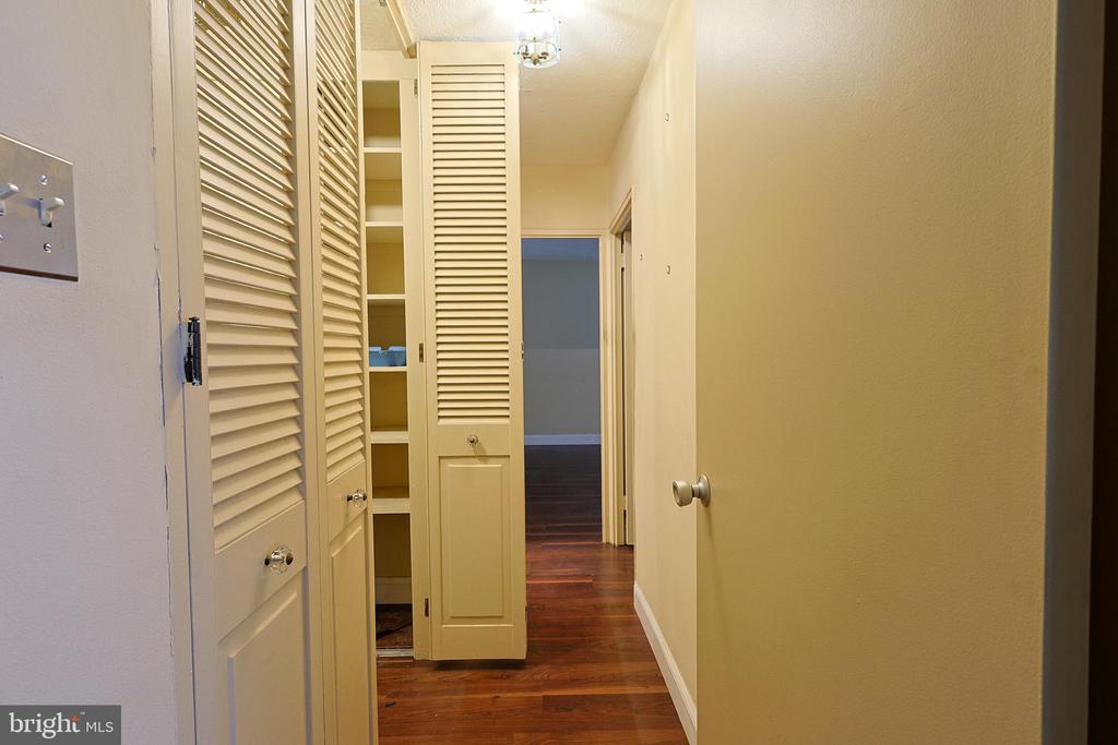1900 JOHN F KENNEDY BOULEVARD Unit: 719