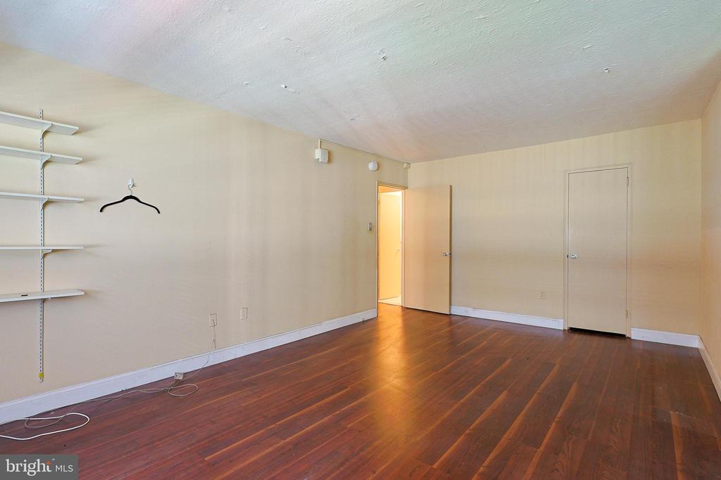 1900 JOHN F KENNEDY BOULEVARD Unit: 719