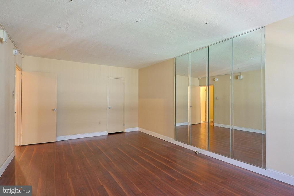 1900 JOHN F KENNEDY BOULEVARD Unit: 719