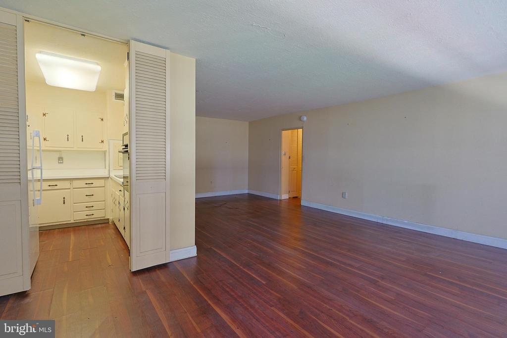 1900 JOHN F KENNEDY BOULEVARD Unit: 719