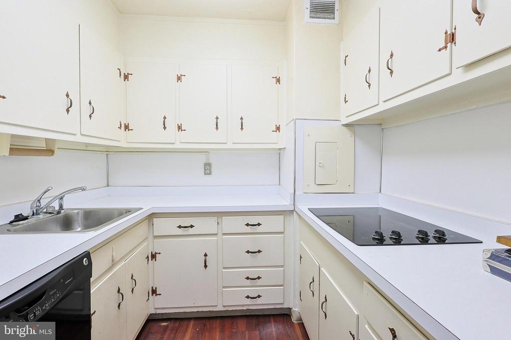 1900 JOHN F KENNEDY BOULEVARD Unit: 719