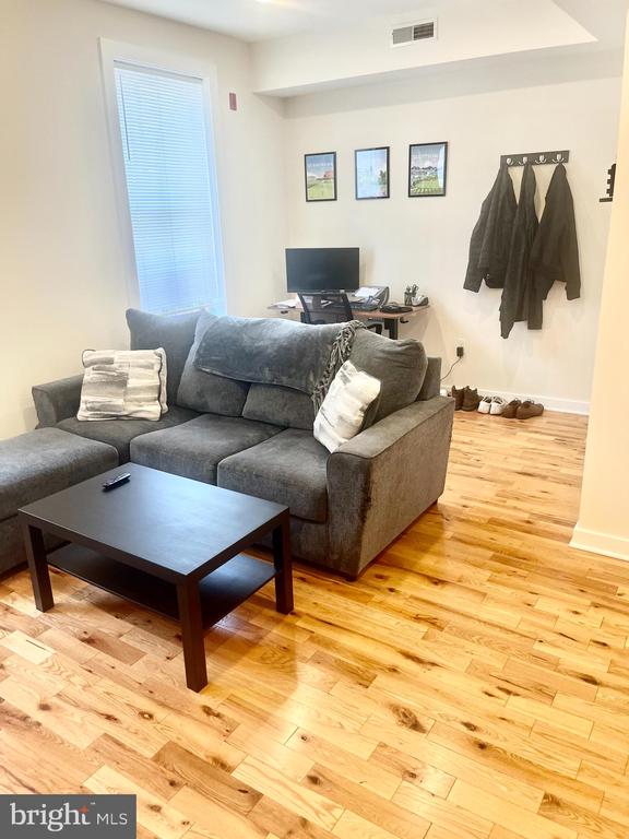 1918 FAIRMOUNT AVENUE Unit: 102