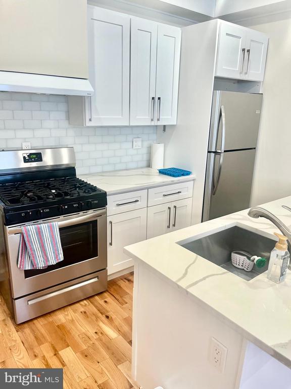 1918 FAIRMOUNT AVENUE Unit: 102