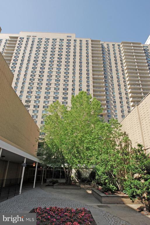 1919 CHESTNUT STREET Unit: 2819
