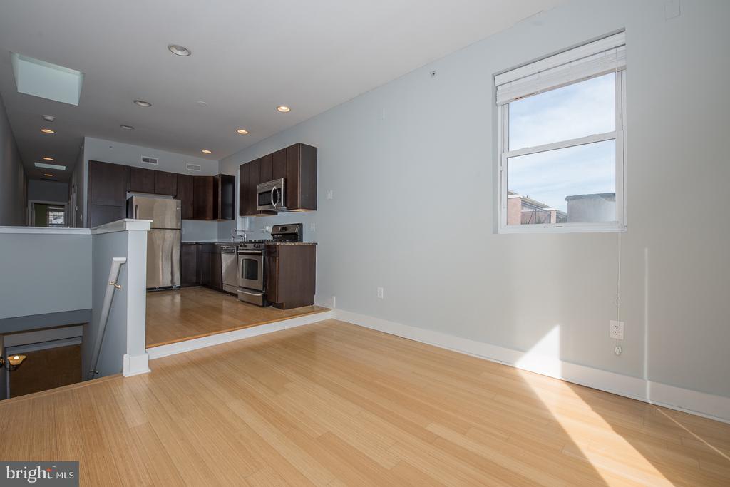 1814 CHRISTIAN STREET Unit: 3
