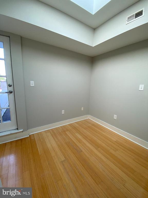 1814 CHRISTIAN STREET Unit: 3
