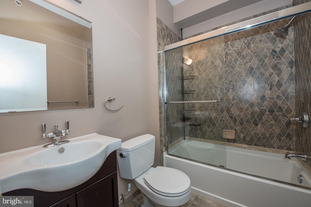 1814 CHRISTIAN STREET Unit: 3