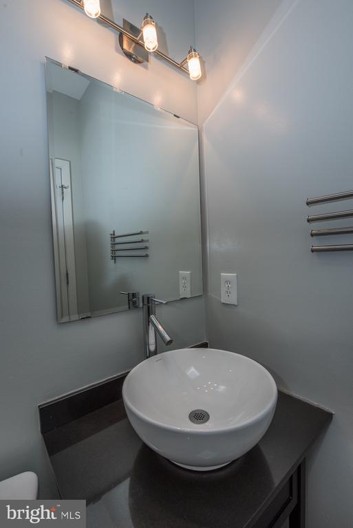 1814 CHRISTIAN STREET Unit: 3