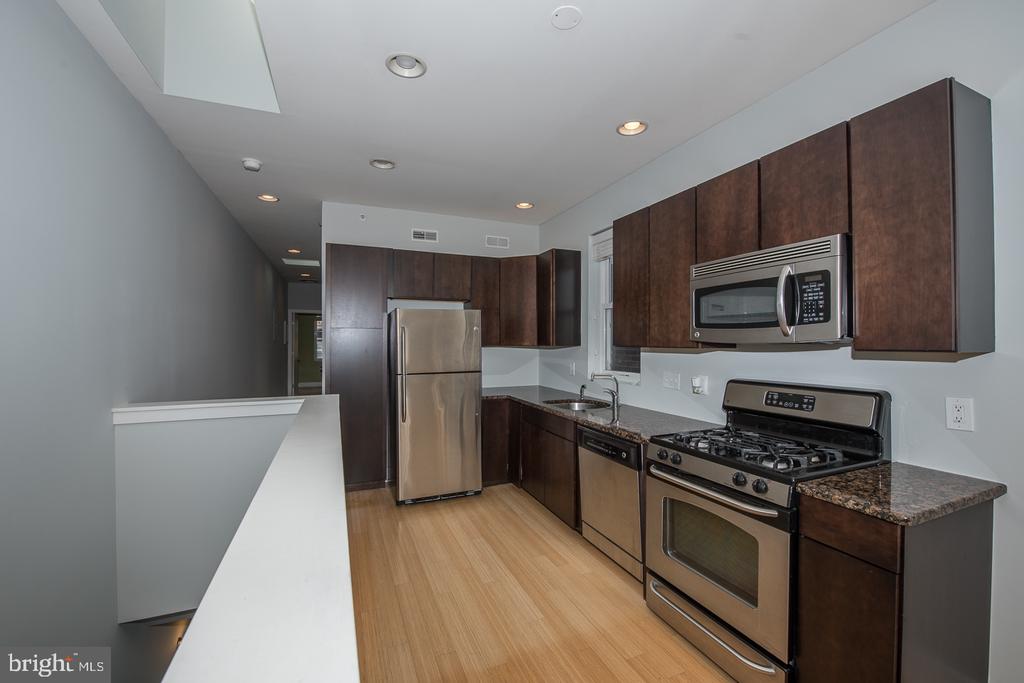 1814 CHRISTIAN STREET Unit: 3