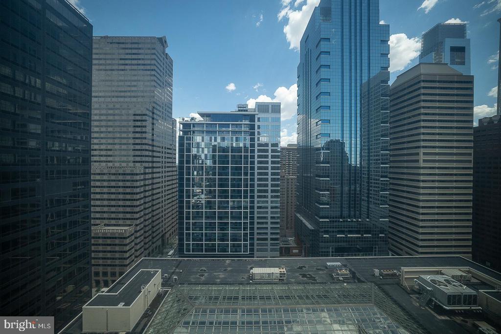1919 CHESTNUT STREET Unit: 2422