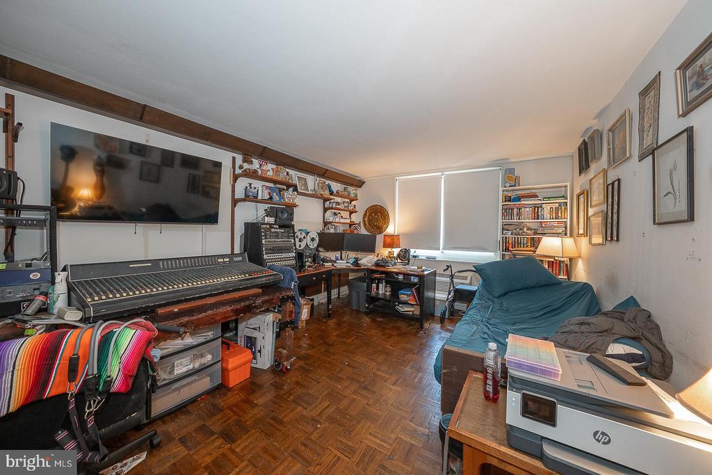 1901 JOHN F KENNEDY BOULEVARD Unit: 2420