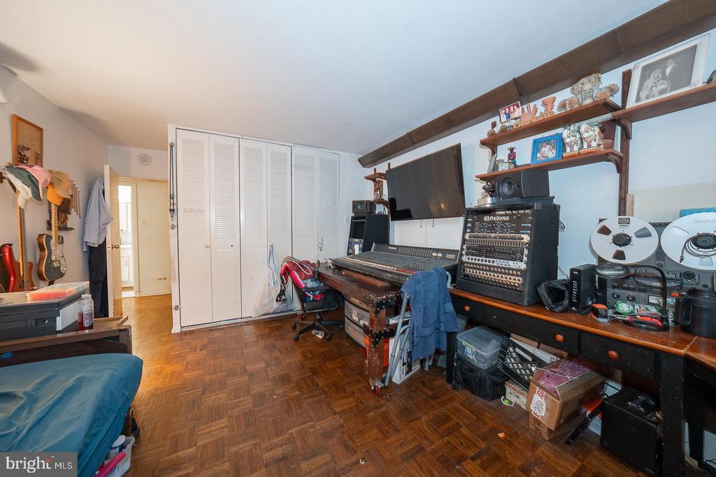1901 JOHN F KENNEDY BOULEVARD Unit: 2420