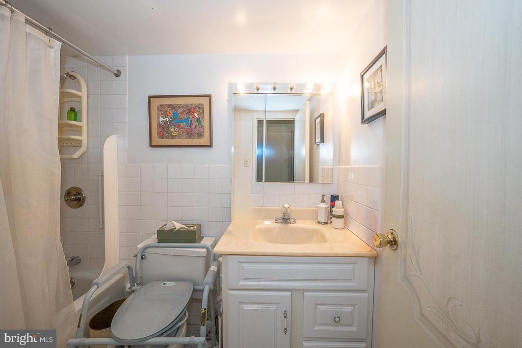 1901 JOHN F KENNEDY BOULEVARD Unit: 2420