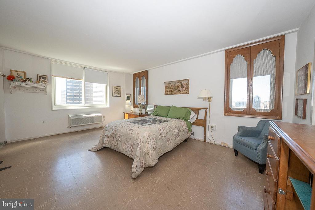 1901 JOHN F KENNEDY BOULEVARD Unit: 2420