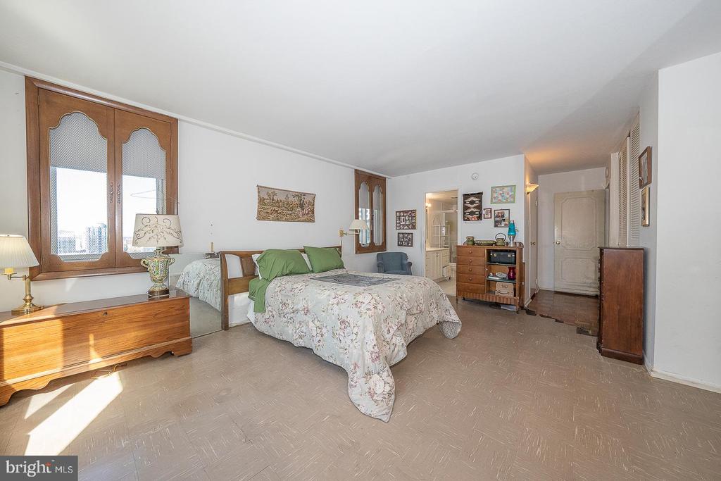 1901 JOHN F KENNEDY BOULEVARD Unit: 2420