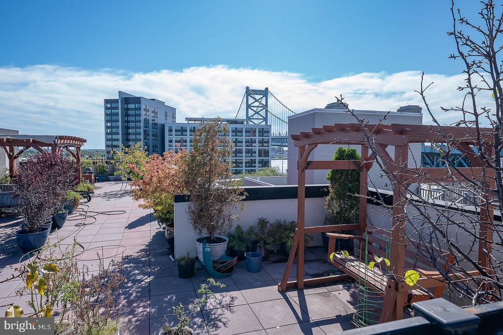 257 N 2ND STREET Unit: 401
