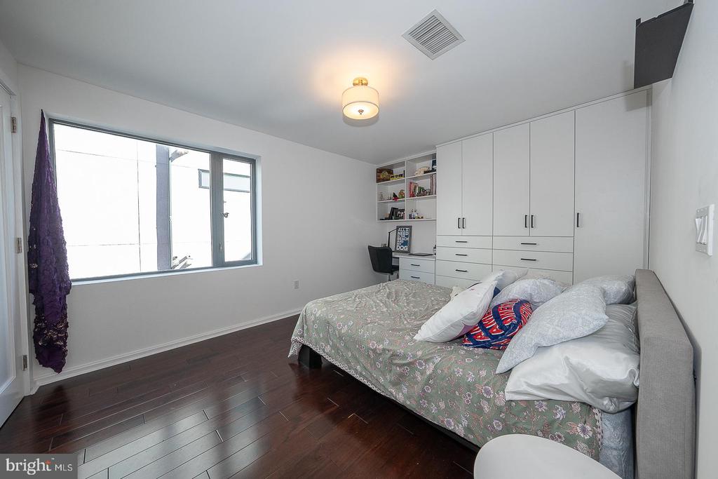257 N 2ND STREET Unit: 401