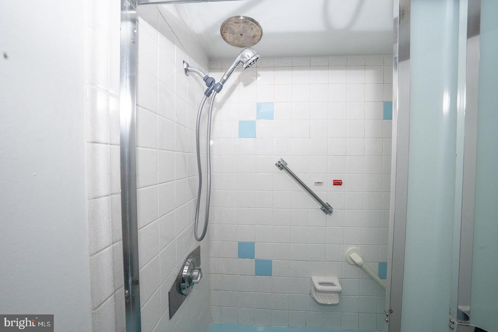 1919 CHESTNUT STREET Unit: 904