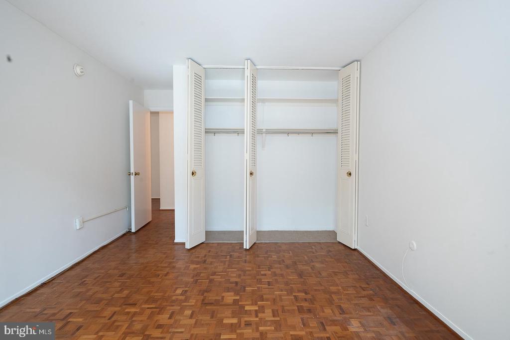 1919 CHESTNUT STREET Unit: 904
