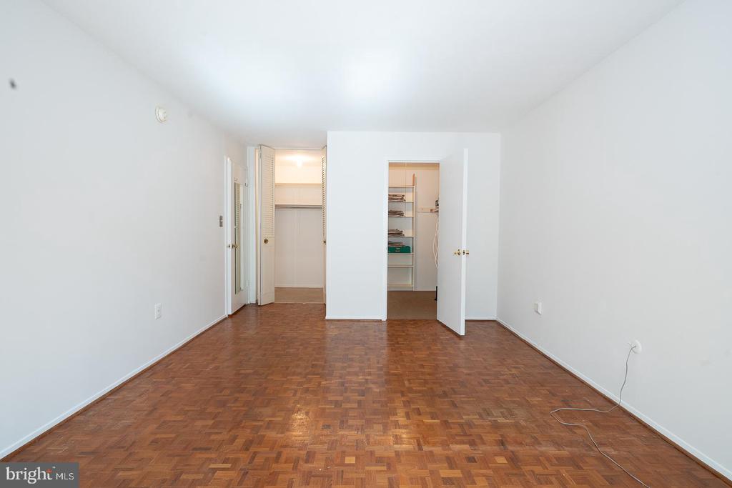 1919 CHESTNUT STREET Unit: 904