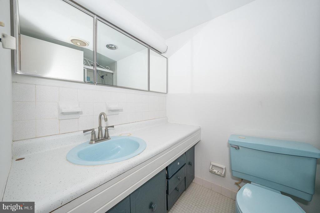 1919 CHESTNUT STREET Unit: 904
