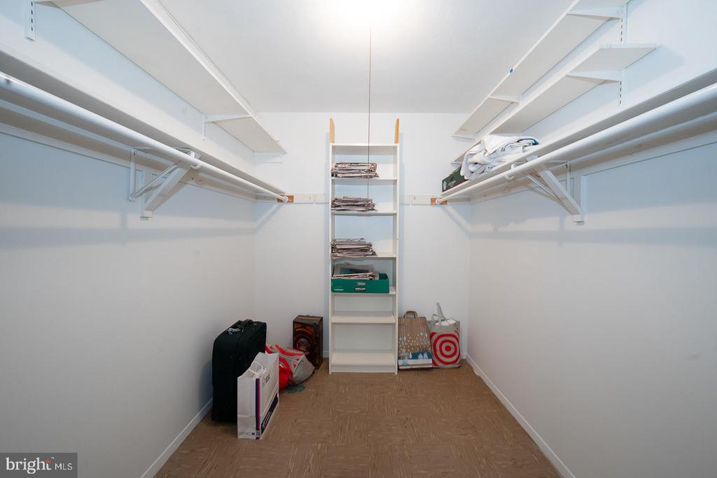 1919 CHESTNUT STREET Unit: 904