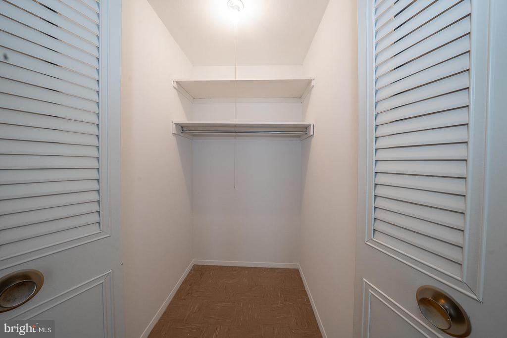 1919 CHESTNUT STREET Unit: 904