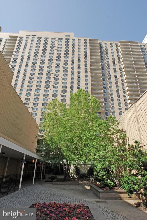 1919 CHESTNUT STREET Unit: 904