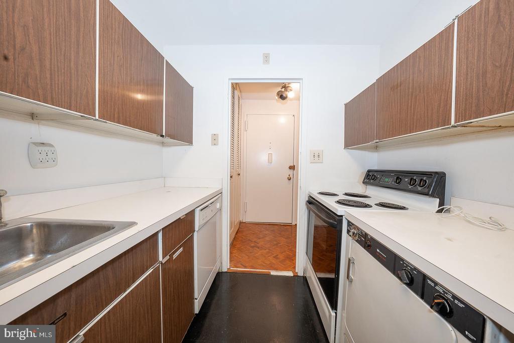 1919 CHESTNUT STREET Unit: 904