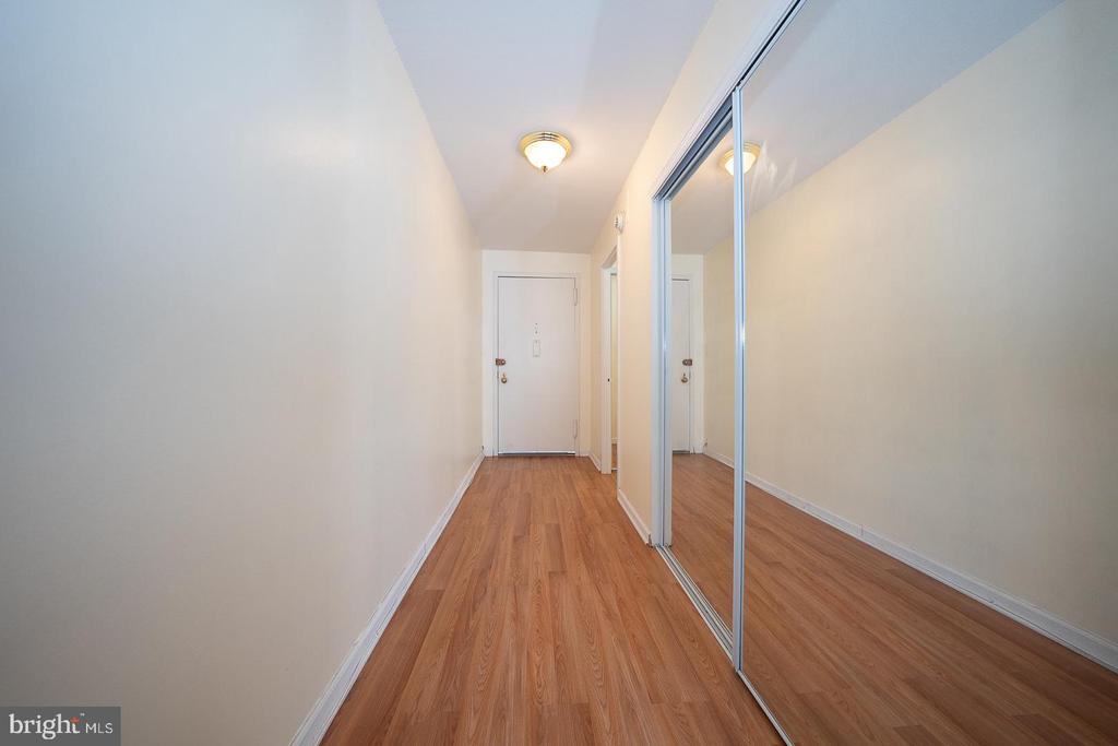1919 CHESTNUT STREET Unit: 1502