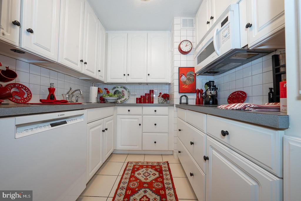 1900 JOHN F KENNEDY BOULEVARD Unit: 809