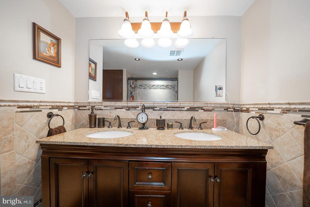 1919 CHESTNUT STREET Unit: 1403
