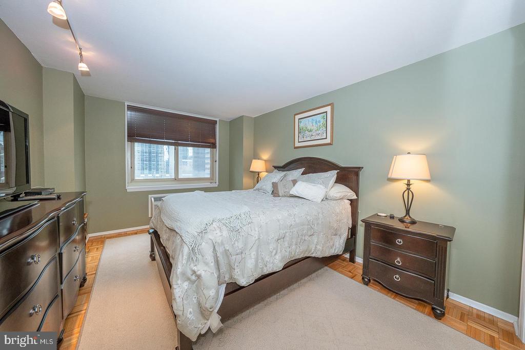 1919 CHESTNUT STREET Unit: 1403
