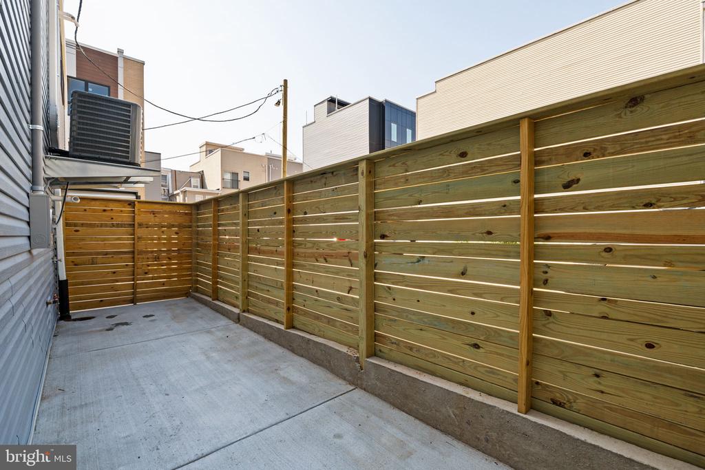 2715 W FLORA STREET