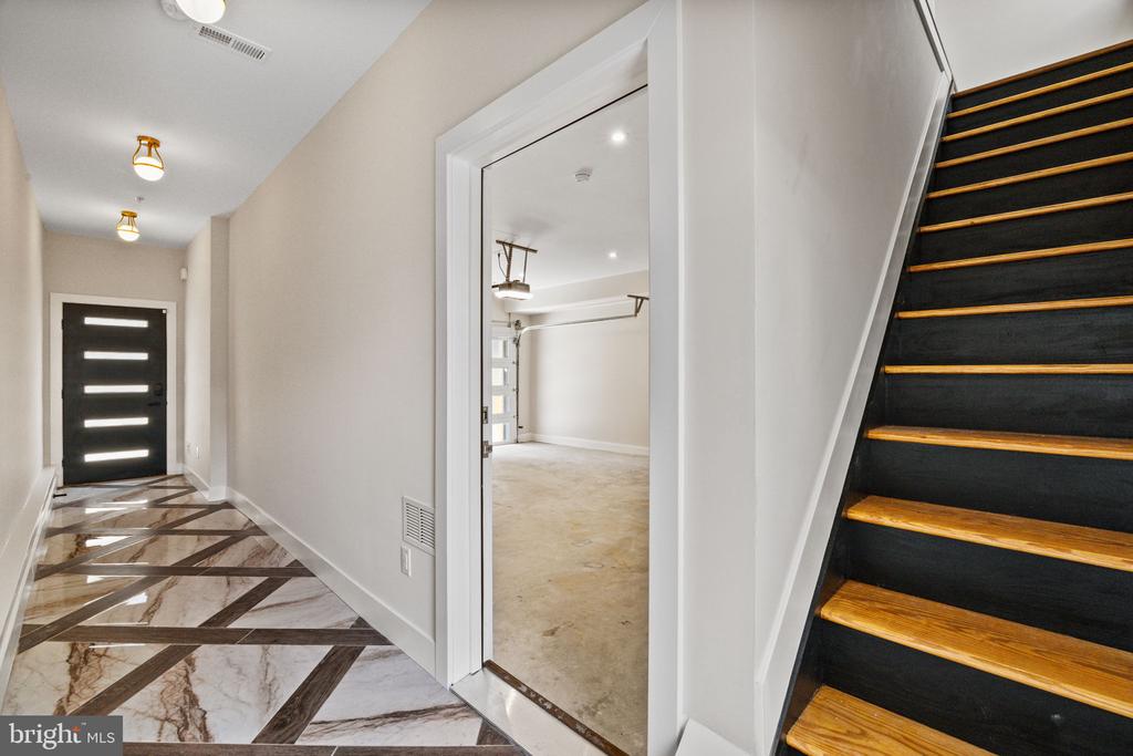 2715 W FLORA STREET