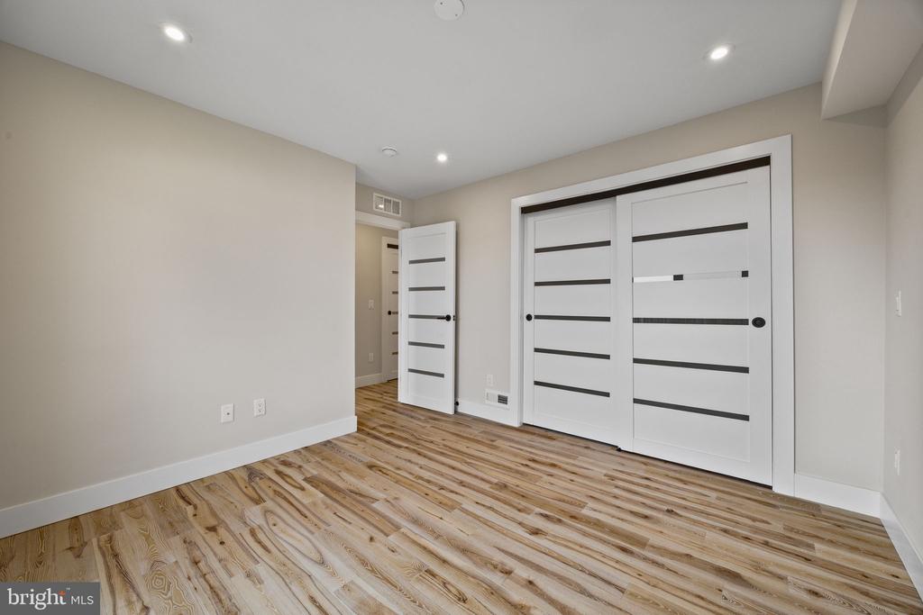 2715 W FLORA STREET