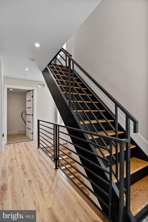 2715 W FLORA STREET