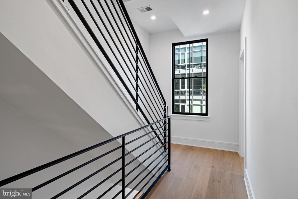 254 N 2ND ST