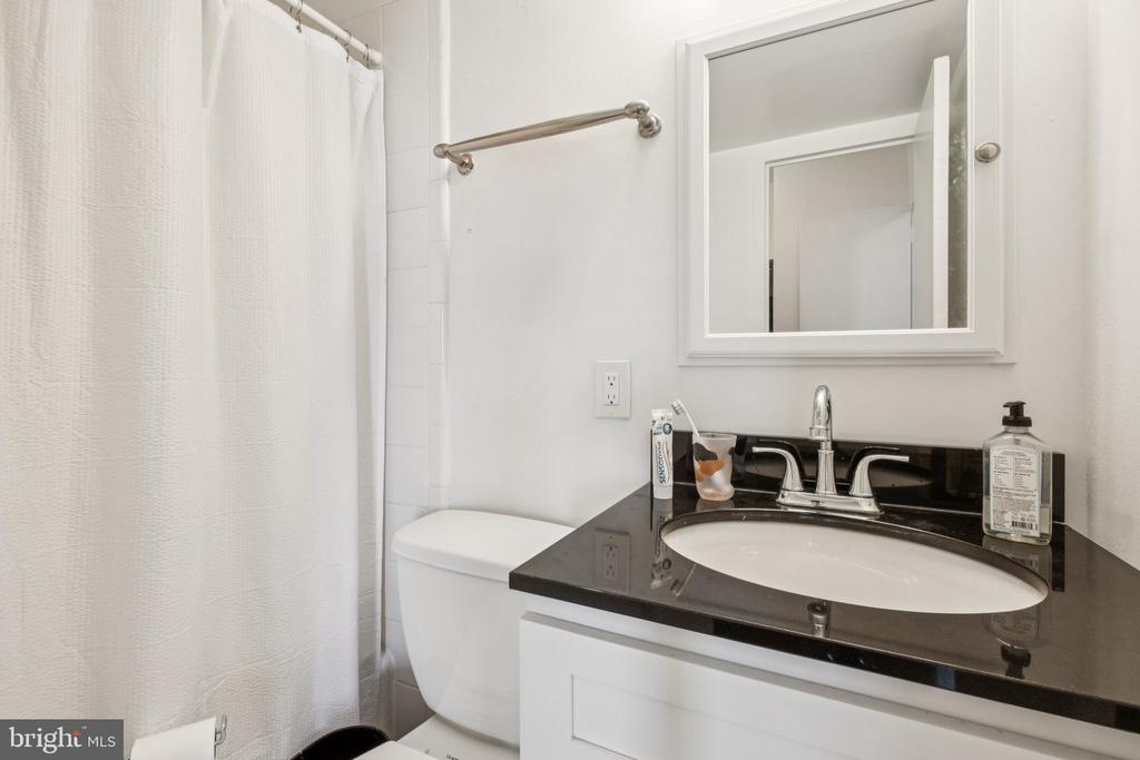 210 LOCUST STREET Unit: 16EW