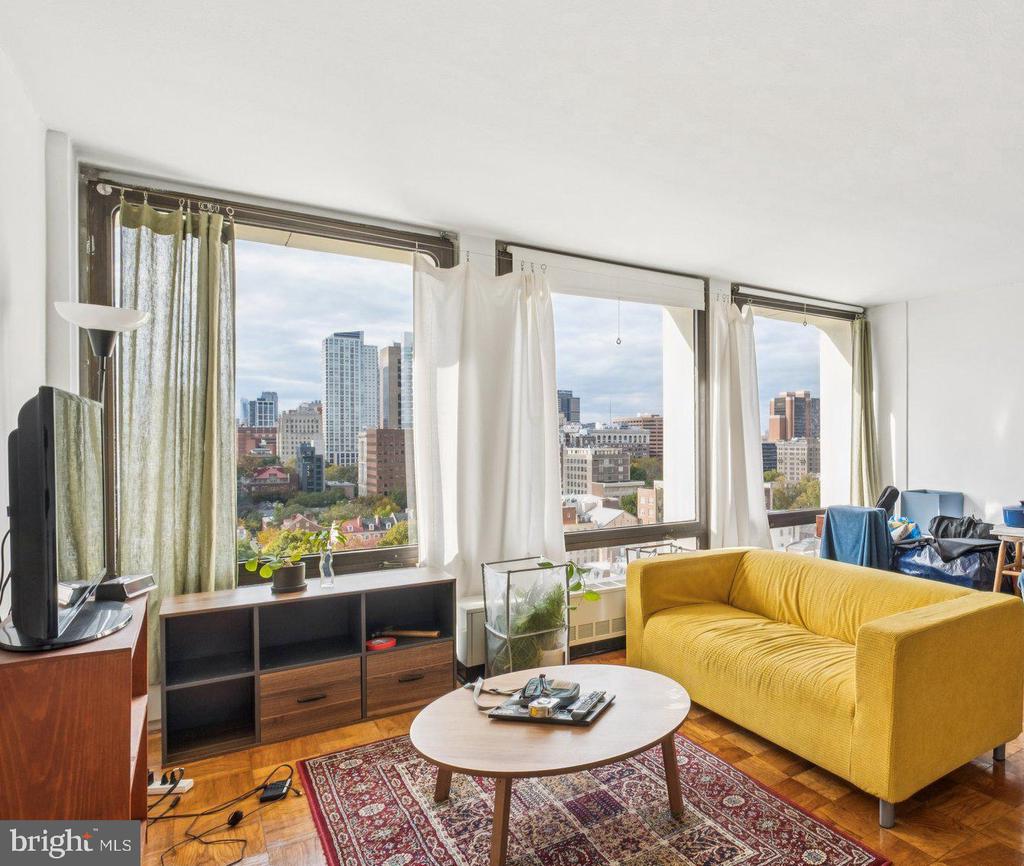 210 LOCUST STREET Unit: 16EW