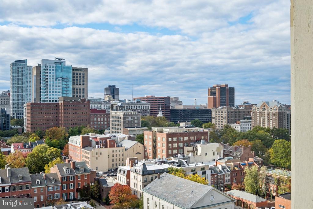 210 LOCUST STREET Unit: 16EW